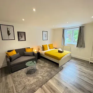 Pensión En-suite Bedroom For Up To 4! Sofa Bed - Near Stratford, Londres